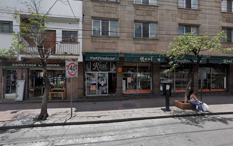 Fotografia tomada fuera de Panaderia María Luisa La Reina - Panadería en San Luis Potosí, S.L.P.