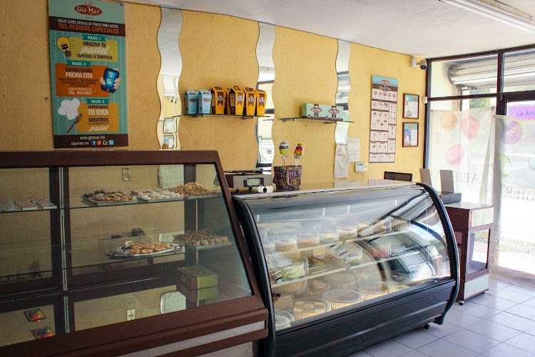 Fotografia tomada fuera de Glo-Mar Pastelería B. Anaya - Pastelería en San Luis Potosí, S.L.P.