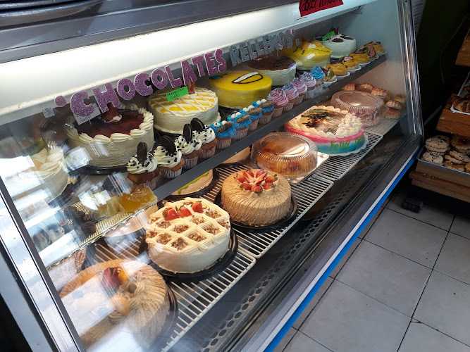 Fotografia tomada fuera de Pasteleria Y Panaderia Adrianita - Panadería en Papalotla, Tlax.