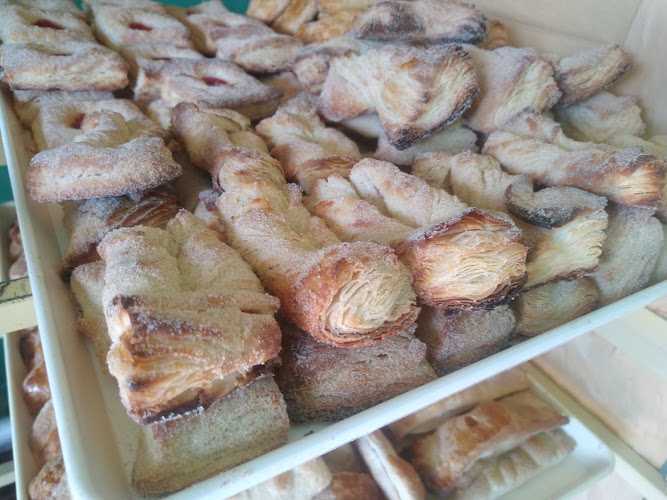 Fotografia tomada fuera de Panaderia La Reina - Panadería en Huanímaro, Gto.