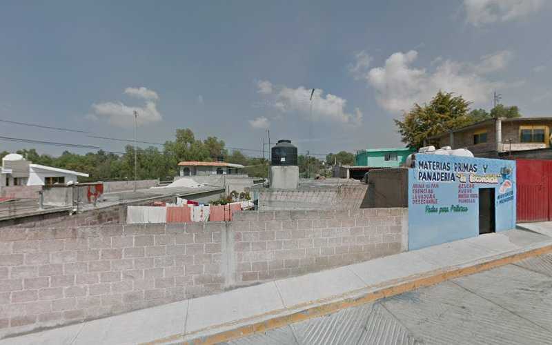 Fotografia tomada fuera de Panificadora San Juanita de los Lagos - Panadería en Tlapanaloya, Edomex.