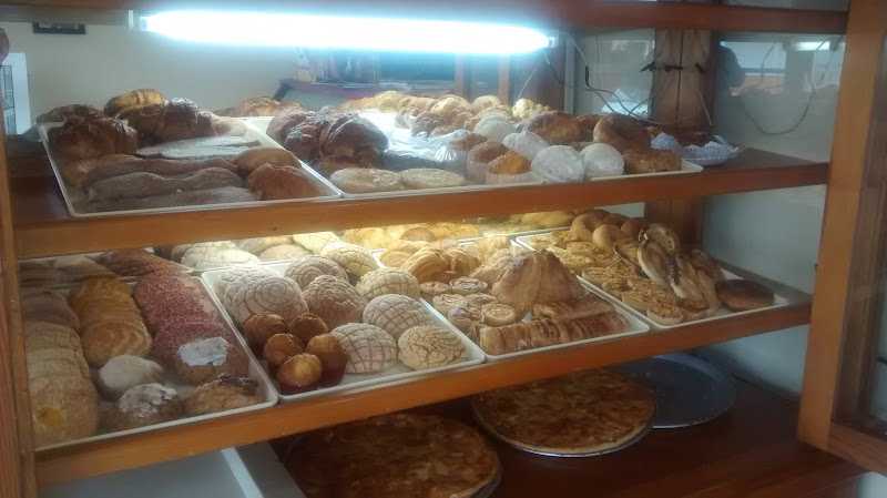 Fotografia tomada fuera de Panaderia Tepaltitlan - Panadería en San Lorenzo Tepaltitlán, Edomex.