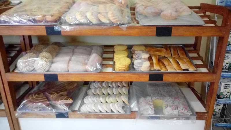 Fotografia tomada fuera de Panaderia Las Delicias - Panadería en Saltillo, Coah.