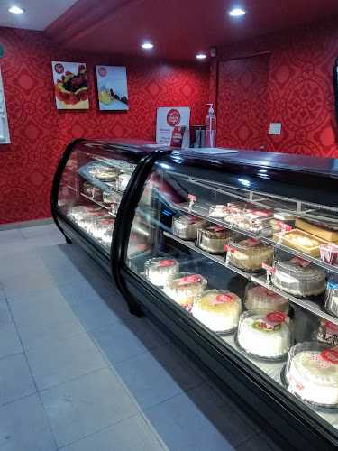 Fotografia tomada fuera de Dulce Rojo - Pastelería en San Salvador Tizatlalli, Edomex.