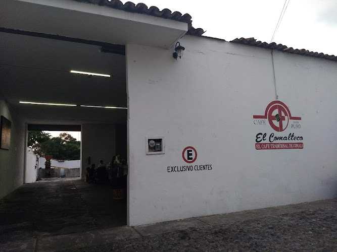 Fotografia tomada fuera de El Comalteco - Tienda de café en Comala, Col.