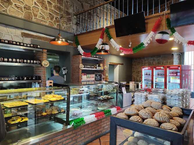 Fotografia tomada fuera de Panadería Los Olivos - Panadería en Morelia, Mich.