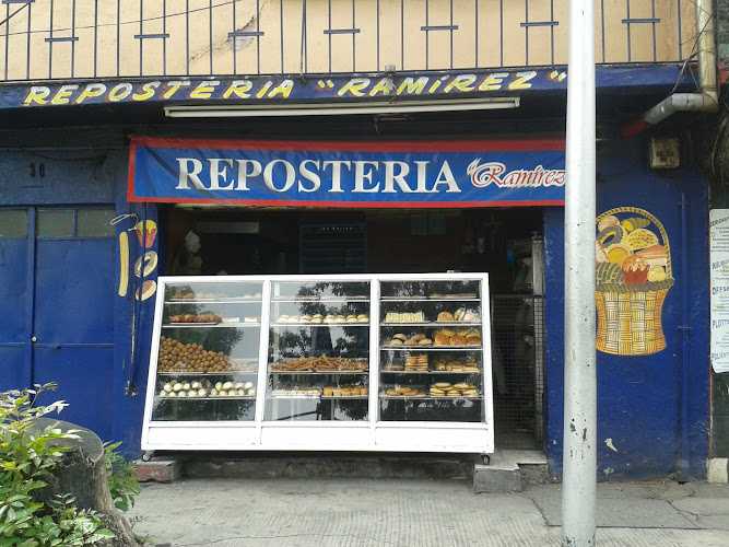 Fotografia tomada fuera de Reposteria Ramirez - Panadería en Naucalpan de Juárez, Edomex.