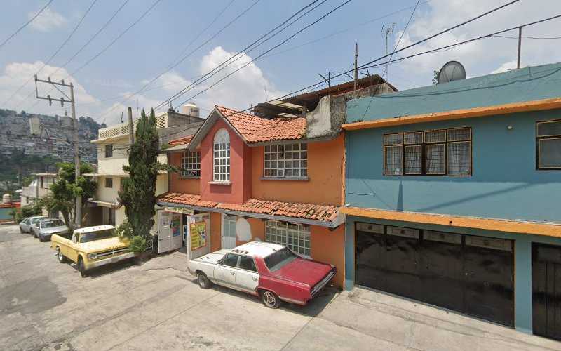 Fotografia tomada fuera de Panificadora La Tradicional - Panadería en Naucalpan de Juárez, Edomex.