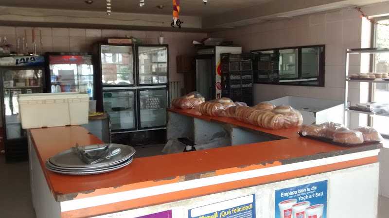 Fotografia tomada fuera de Panadería La Abeja - Panadería en Torreón, Coah.