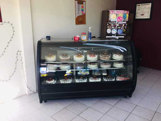 Fotografia tomada fuera de Suspiros Pasteleria JUÁREZ - Pastelería en Reynosa, Tamps.
