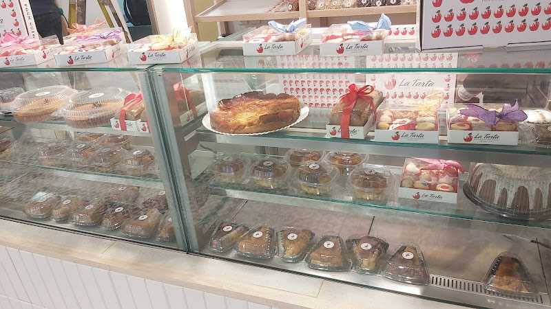 Fotografia tomada fuera de La Tarta Coyoacán Miguel Ángel de Quevedo 310 - Pastelería en Coyoacán, CDMX