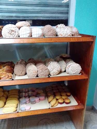 Fotografia tomada fuera de Reyna Panaderia Y Pasteleria - Pastelería en Cuautitlán Izcalli, Edomex.