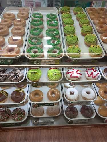 Fotografia tomada fuera de Krispy Kreme - Tienda de donuts en Cuautitlán Izcalli, Edomex.