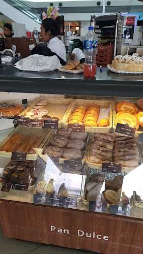 Fotografia tomada fuera de El Globo Las Américas - Panadería en Ecatepec de Morelos, Edomex.