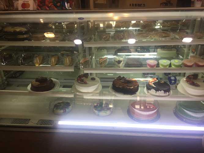 Fotografia tomada fuera de Pasteleria Alcazar Río Lerma 2 - Pastelería en Cuauhtémoc, CDMX