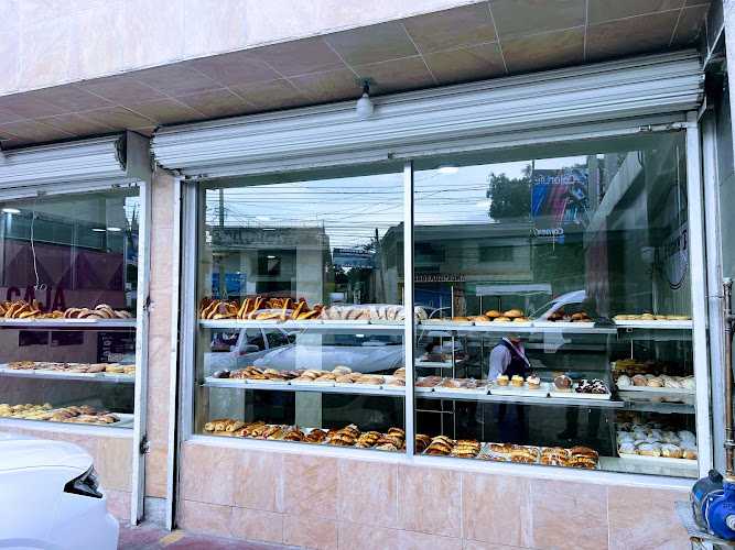 Fotografia tomada fuera de El Trapiche, Panadería Y Pastelería (Sucursal Atizapán) - Panadería en Ciudad de México, Edomex.