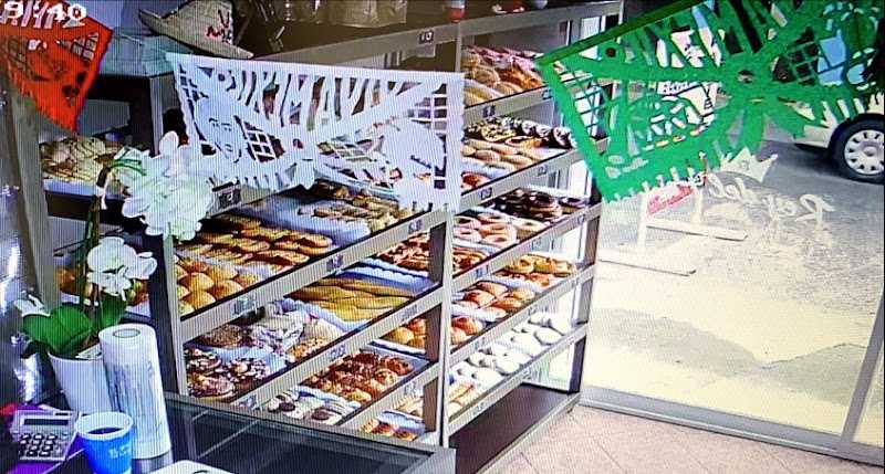 Fotografia tomada fuera de El Rey del Pan Atizapán - Panadería en Cdad. López Mateos, Edomex.