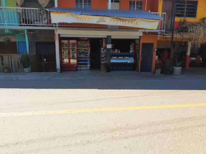 Fotografia tomada fuera de Royal Pastelería - Pastelería en San Juan Bautista Valle Nacional, Oax.