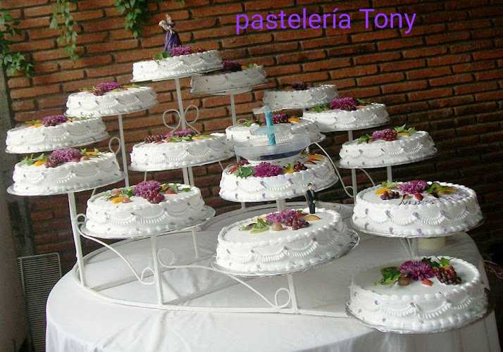 Fotografia tomada fuera de Pasteleria Tony - Pastelería en San Francisco Telixtlahuaca, Oax.