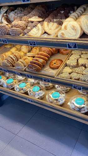 Fotografia tomada fuera de Pasteleria Quemen Moras - Pastelería en San Antonio de la Cal, Oax.