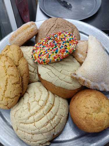 Fotografia tomada fuera de PANADERIA Y PASTELERIA BRUNO Y DANIEL - Panadería en Zapopan, Jal.