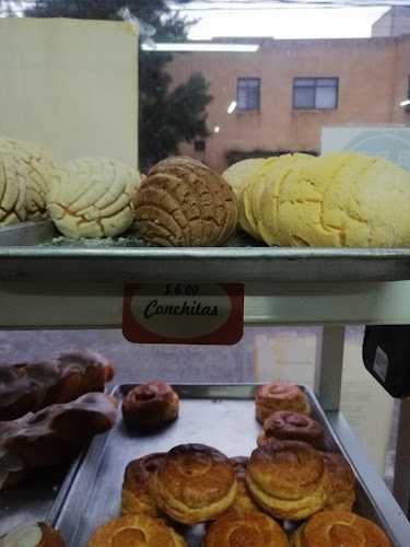 Fotografia tomada fuera de El Fénix - Panadería en Zapopan, Jal.