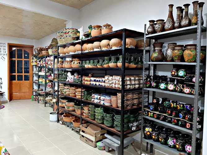 Fotografia tomada fuera de Panqué y Artesanias López Velasco - Panadería en San Juan Bautista Coixtlahuaca, Oax.
