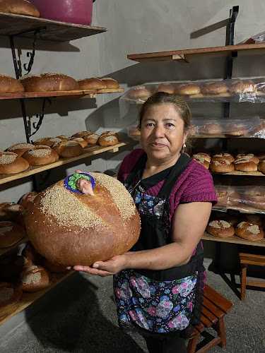 Fotografia tomada fuera de Panadería del tío Luis - Panadería en Reyes Etla, Oax.