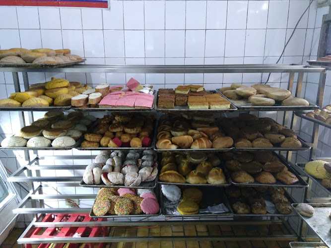 Fotografia tomada fuera de Panadería Ledezma - Panadería en Zapopan, Jal.
