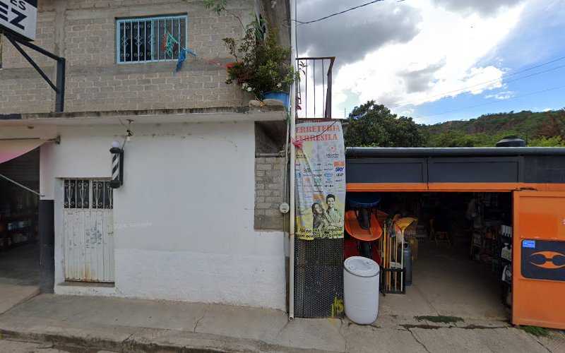 Fotografia tomada fuera de Panadería Perez - Panadería en Silacayoápam, Oax.