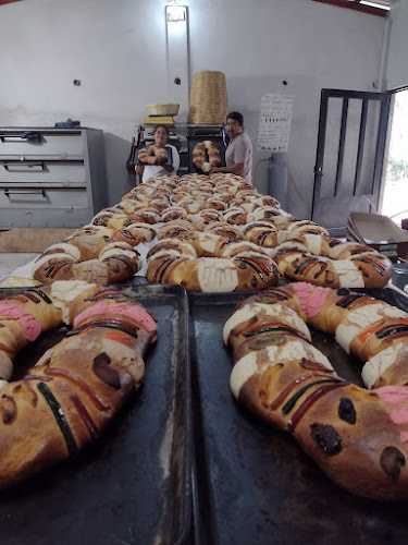 Fotografia tomada fuera de Panadería Mayique - Panadería en El Porvenir, Oax.