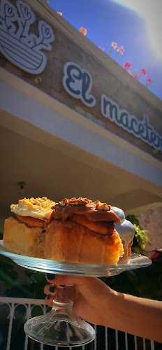 Fotografia tomada fuera de La Roleria Bakery - Panadería en Mazatlán, Sin.