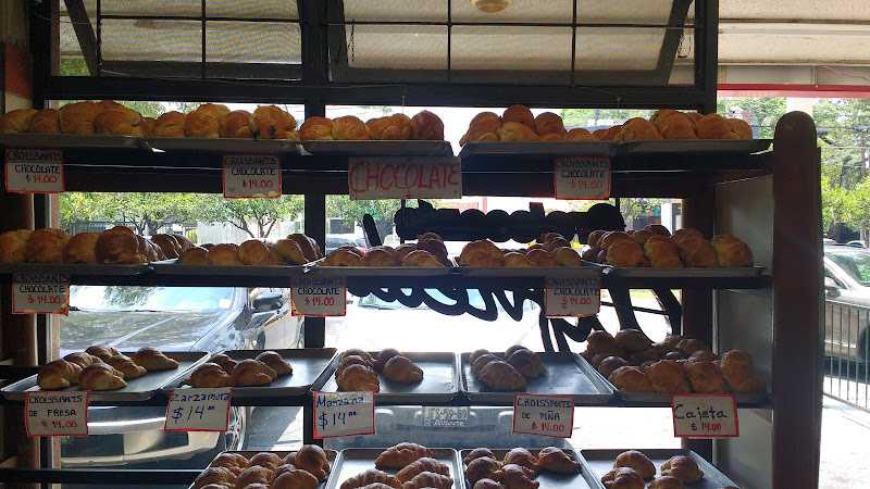 Fotografia tomada fuera de Croissants Alfredo - Panadería en Guadalajara, Jal.
