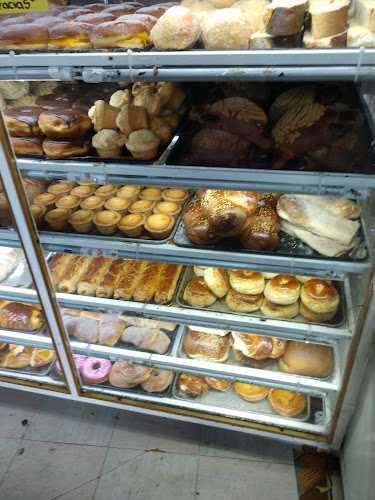 Fotografia tomada fuera de Panaderia Bisquets Albert - Panadería en Venustiano Carranza, CDMX