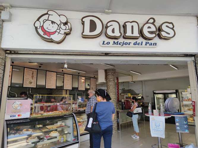 Fotografia tomada fuera de Danés - Panadería en Guadalajara, Jal.