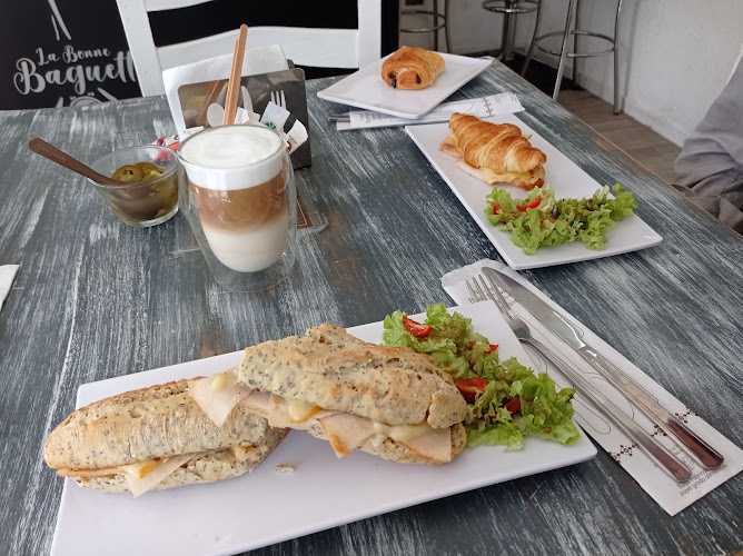 Fotografia tomada fuera de La Bonne Baguette - Panadería en Azcapotzalco, CDMX