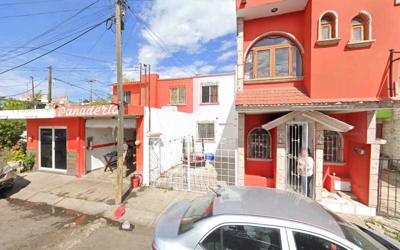 Fotografia tomada fuera de Panaderia Mama Rosa - Panadería en Tepic, Nay.