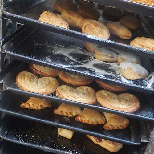 Fotografia tomada fuera de Panadería Gómez - Panadería en Uruapan, Mich.