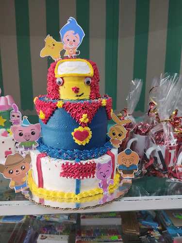 Fotografia tomada fuera de Pasteleria Viveros - Panadería en Uruapan, Mich.