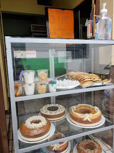 Fotografia tomada fuera de Pasteles Caseros - Panadería en Uruapan, Mich.