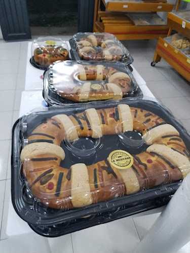 Fotografia tomada fuera de Panadería LaMexicana - Panadería en Cdad. Victoria, Tamps.