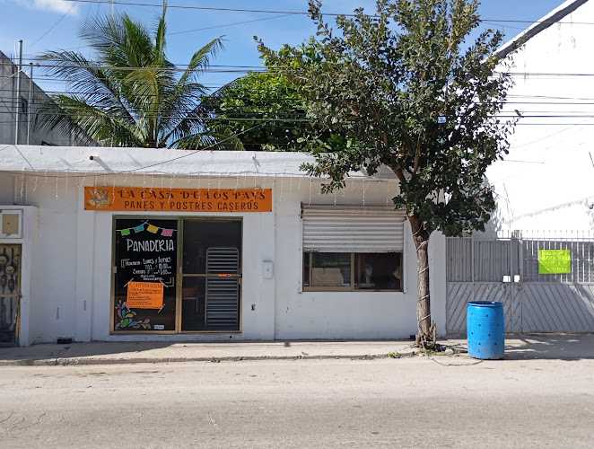 Fotografia tomada fuera de La Casa De Los Pays - Panadería en Playa del Carmen, Q.R.