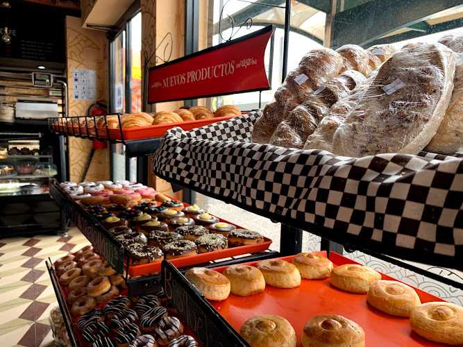 Fotografia tomada fuera de Panadería y Pastelería La Superior - B. Anaya - Panadería en San Luis Potosí, S.L.P.