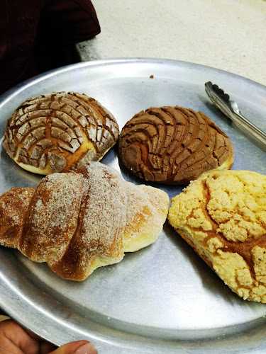 Fotografia tomada fuera de Panadería la Primavera - Panadería en Pachuca de Soto, Hgo.