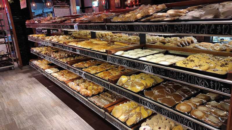 Fotografia tomada fuera de Pastelerías Esperanza - Panadería en Pachuca de Soto, Hgo.