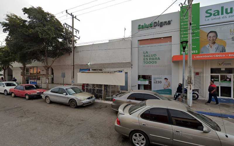 Fotografia tomada fuera de Pastelería León - Panadería en Guasave, Sin.