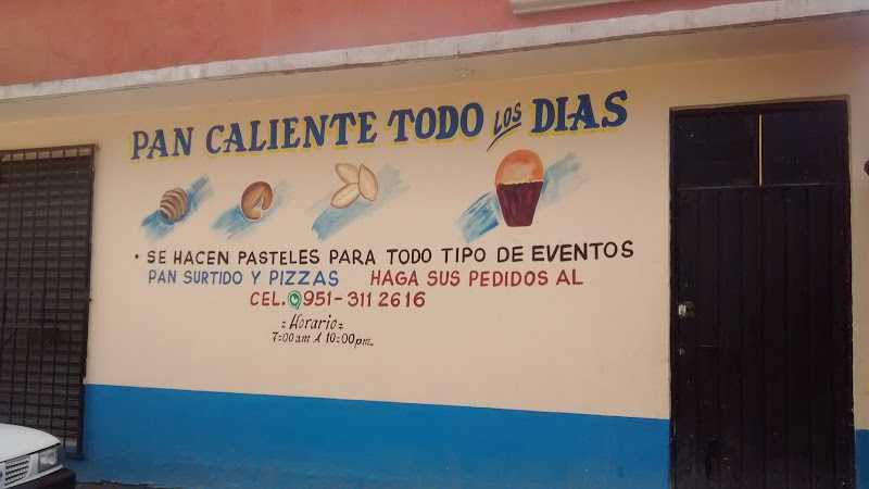 Fotografia tomada fuera de Pan Calientito Todos los Dias - Panadería en Tutla, Oax.