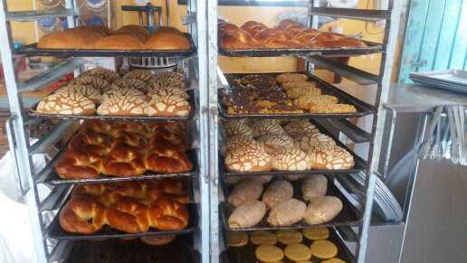 Fotografia tomada fuera de Panadería y Pastelería Reyes - Panadería en Cdad. López Mateos, Edomex.