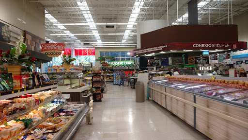 Fotografia tomada fuera de H-E-B - Supermercado en San Pedro Garza García, N.L.