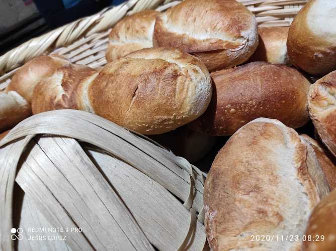 Fotografia tomada fuera de PANADERÍA BONAPARTE - Panadería en Paracho de Verduzco, Mich.